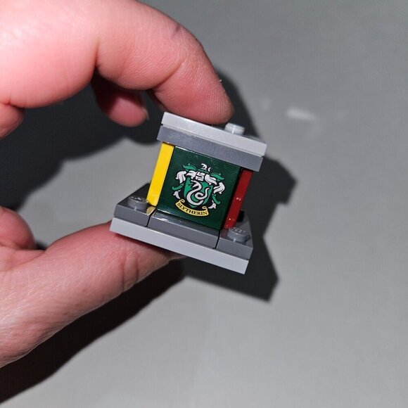 LEGO Harry Potter Advent Calendar 75964 House Crests Pedestal Gold Architect Fig - Picture 10 of 12